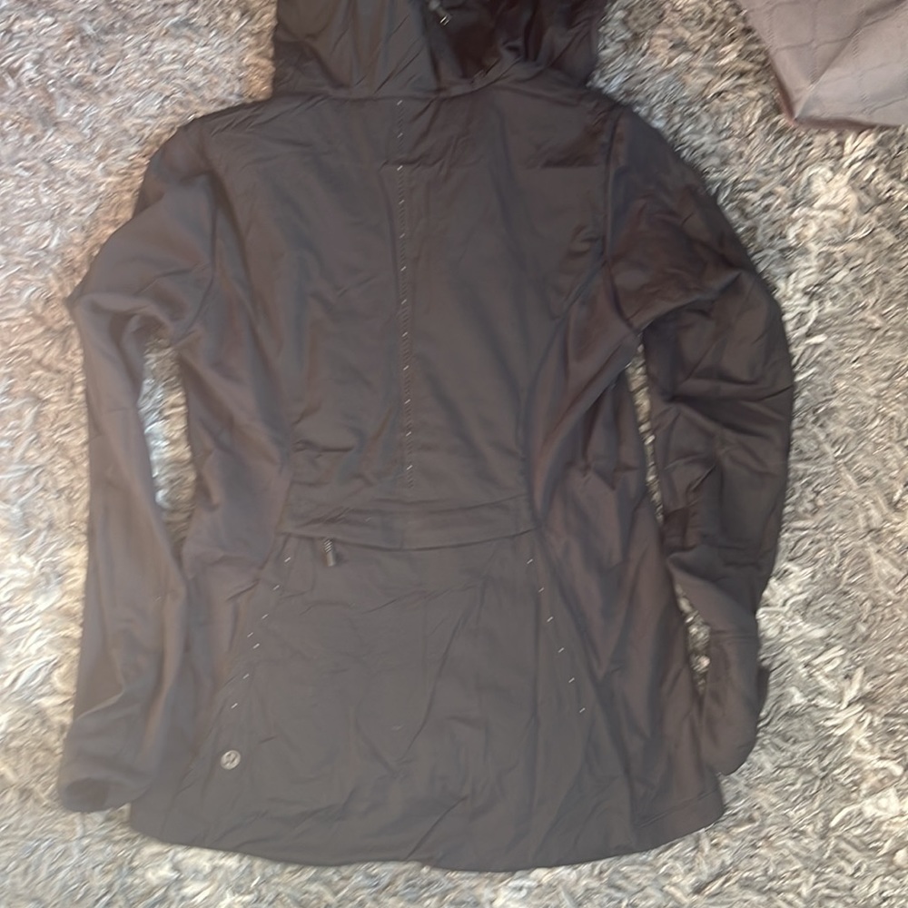 Lululemon Pullover Light Jacket Euc Size 4 - image 4